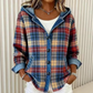 🔥 Vandaag Extra Voordelig 🧥 Seizoensjas met knopen en capuchon, patchwork‑detail, ruim silhouet ✨ Comfortabel voor dagelijks gebruik